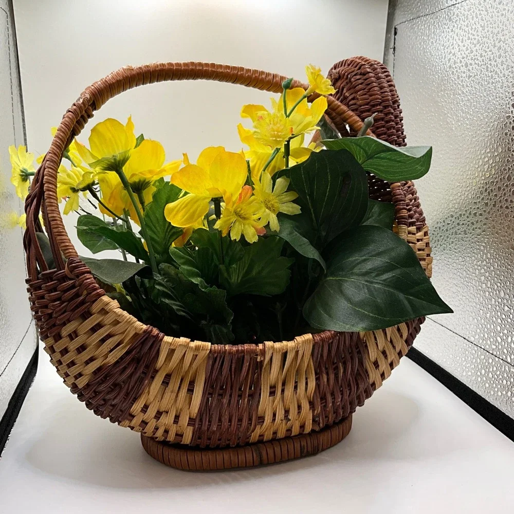 Woven Duck Basket Yellow Floral Arrangement Cottagecore‎ Grannycore